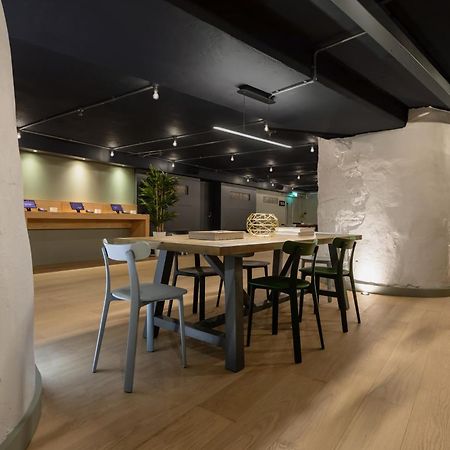 Zedwell Underground Hotel Tottenham Court Rd 伦敦 外观 照片