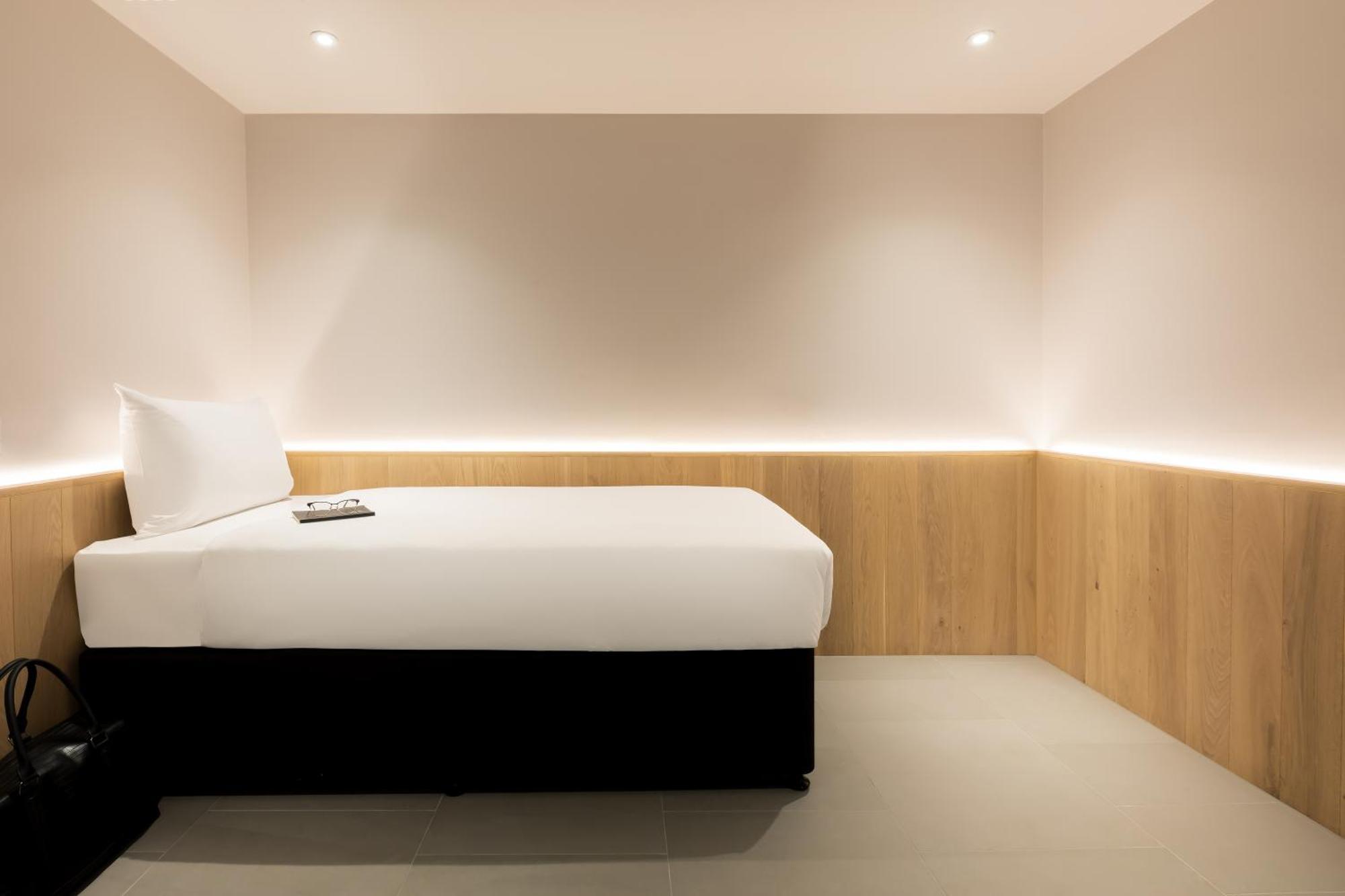 Zedwell Underground Hotel Tottenham Court Rd 伦敦 外观 照片